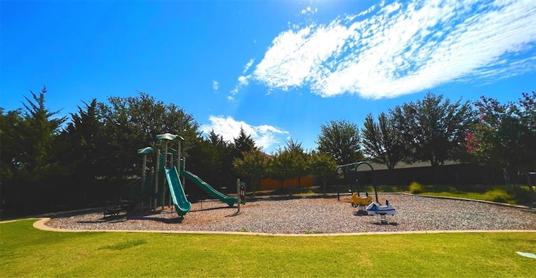 Photo 27 of 35 - 2832 Saddle Creek Dr, Fort Worth, TX 76177
