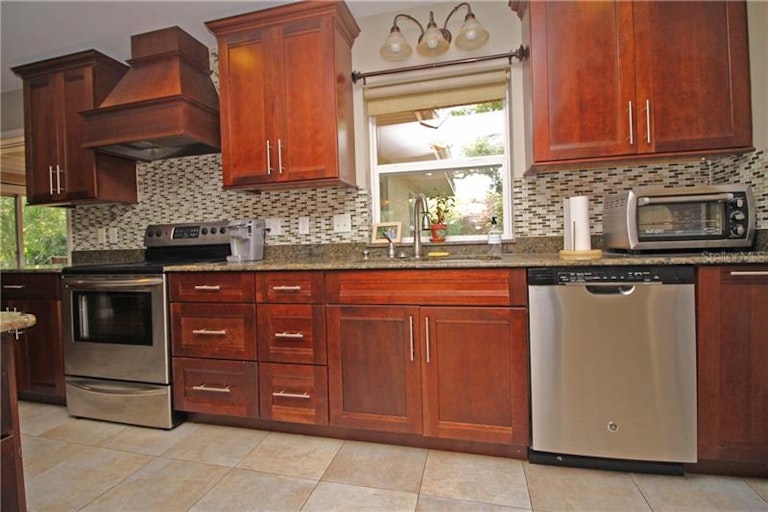 Photo 6 of 23 - 4219 Forest Hills Dr, Lakeland, FL 33813