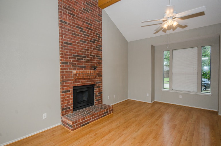 Photo 4 of 26 - 7701 Rice Dr, Rowlett, TX 75088