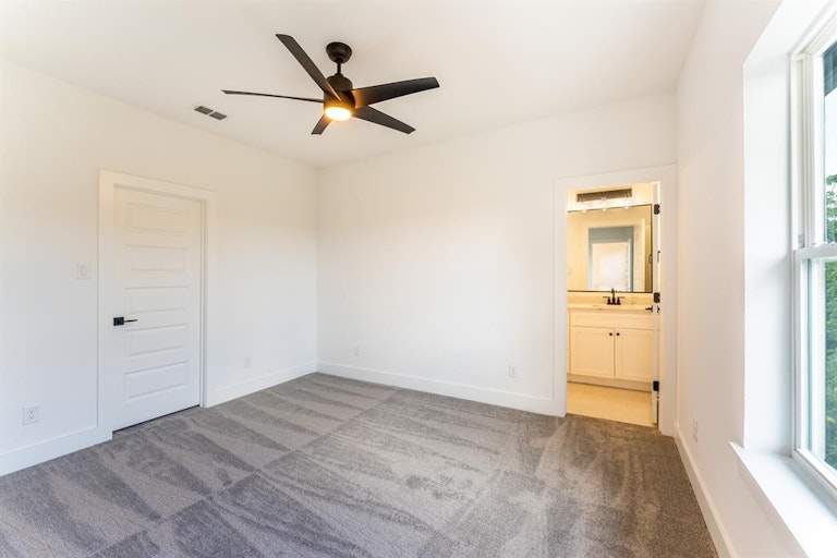 Photo 25 of 40 - 352 Foch St, Fort Worth, TX 76107