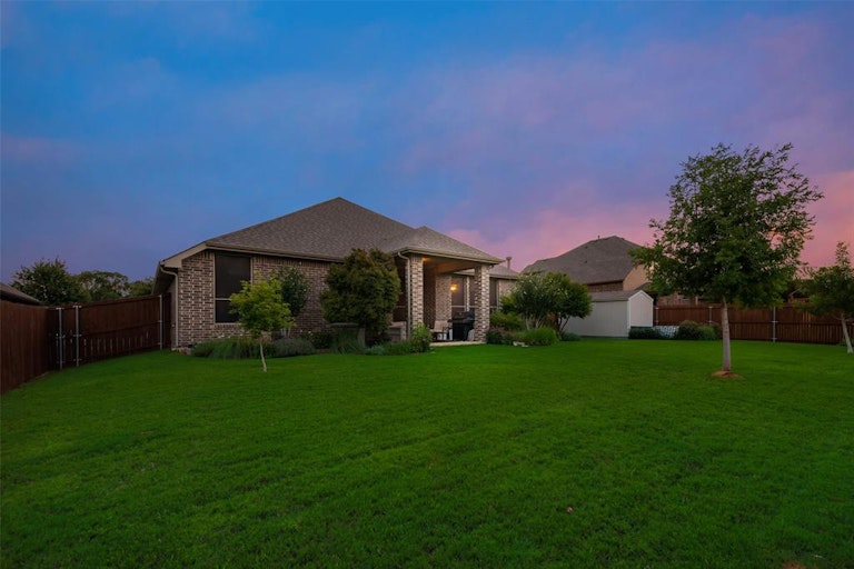 Photo 33 of 38 - 2222 Fallbrooke Dr, Grand Prairie, TX 75050