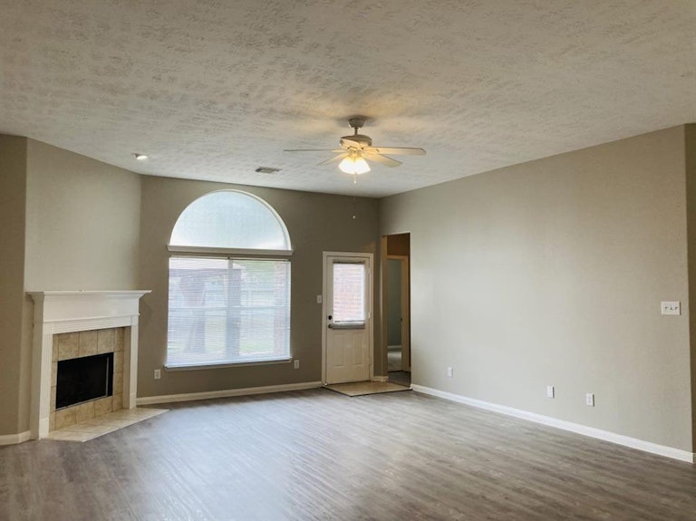 Photo 5 of 15 - 18215 Linden Forest Ln, Katy, TX 77449