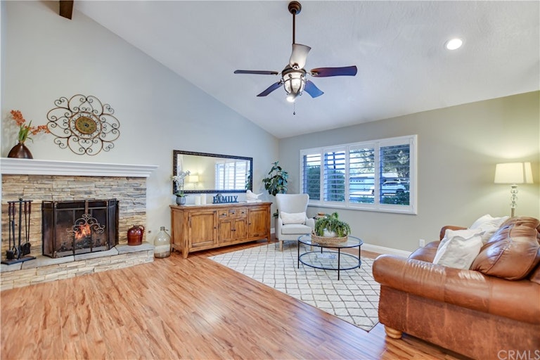 Photo 6 of 50 - 1986 Peyton Rd, La Verne, CA 91750