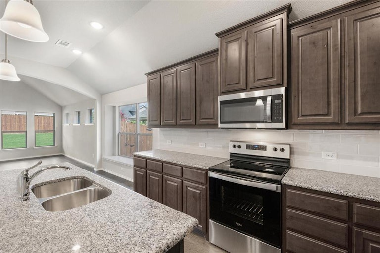 Photo 12 of 28 - 816 Long Iron Dr, Fort Worth, TX 76108