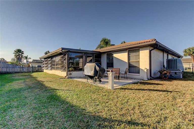 Photo 22 of 25 - 5940 Seabreeze Dr, Port Richey, FL 34668