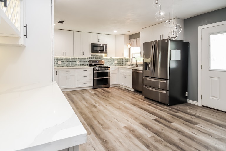 Photo 16 of 27 - 448 Gleneagles Dr, Friendswood, TX 77546