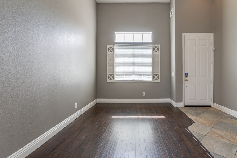 Photo 10 of 26 - 7406 Muir Ct, Highland, CA 92346