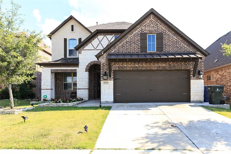 Photo 1 of 28 - 1613 Montage Dr, Garland, TX 75040