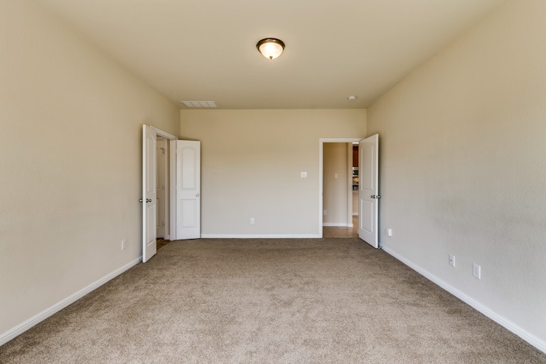 Photo 15 of 26 - 5908 Paddlefish Dr, Fort Worth, TX 76179