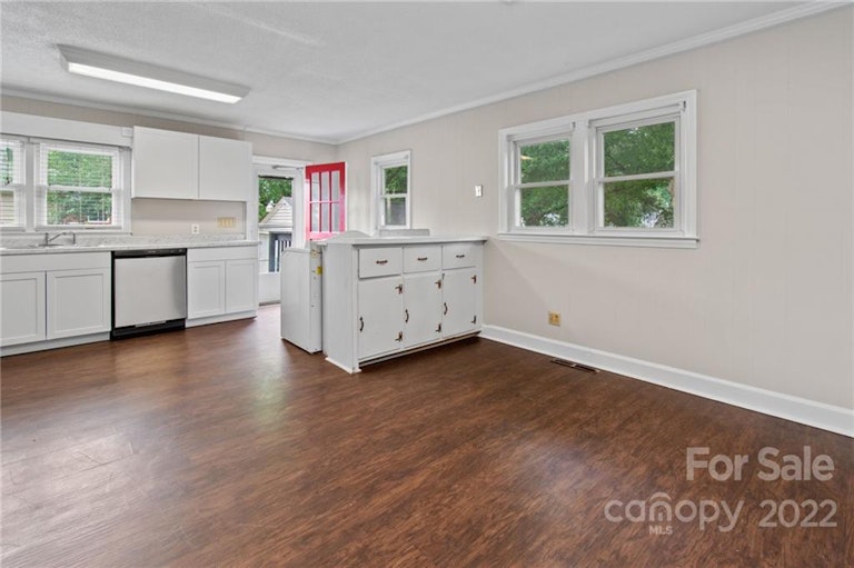 Photo 9 of 26 - 416 Ruth Ave, Kannapolis, NC 28083