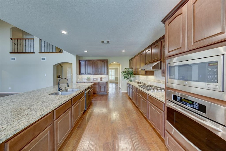 Photo 17 of 50 - 2240 Lakeway Dr, Friendswood, TX 77546