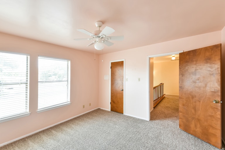Photo 18 of 25 - 5801 Winterhaven Dr, Windcrest, TX 78239