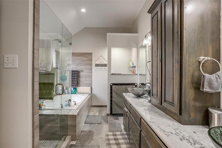 Photo 32 of 40 - 509 Arbor Lawn Dr, Burleson, TX 76028