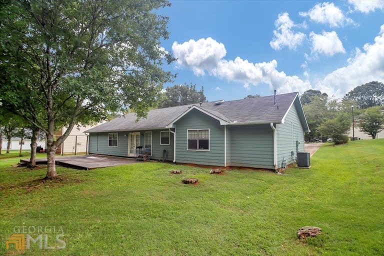 Photo 3 of 22 - 11525 Matthews Trl, Hampton, GA 30228