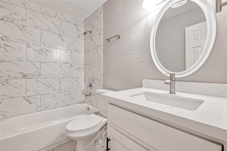 Photo 27 of 32 - 8638 Valley Flag Dr, Houston, TX 77078