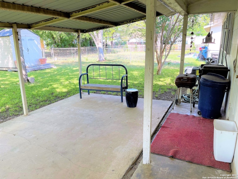 Photo 22 of 31 - 123 Felton Dr, San Antonio, TX 78226