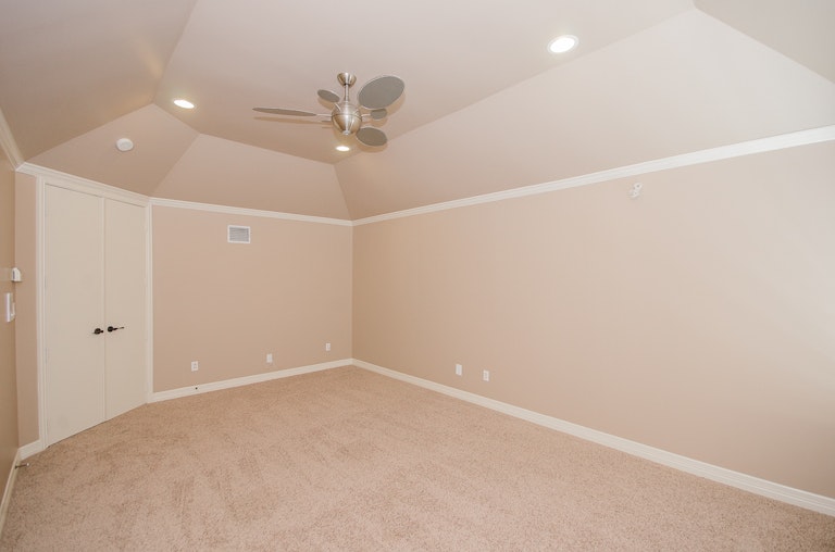 Photo 16 of 43 - 2206 Club Creek Cir, Garland, TX 75043