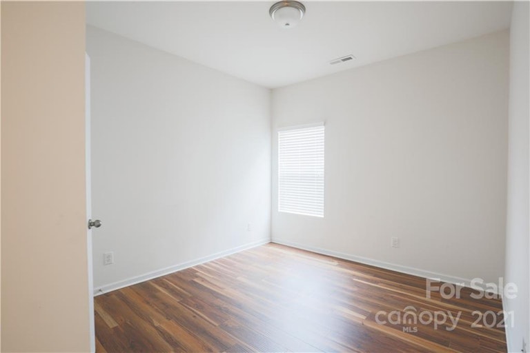 Photo 13 of 17 - 3041 S Devon St, Charlotte, NC 28213