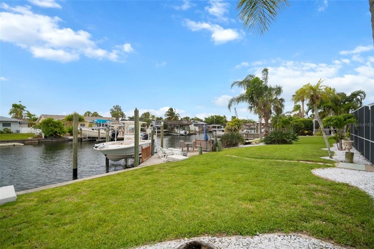Photo 5 of 72 - 6337 Cocoa Ln, Apollo Beach, FL 33572