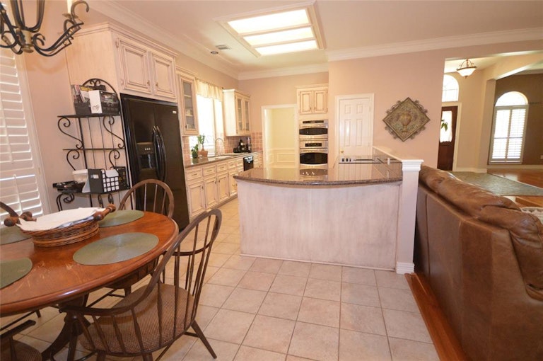Photo 12 of 44 - 5003 Kingsland Ct, Sugar Land, TX 77479