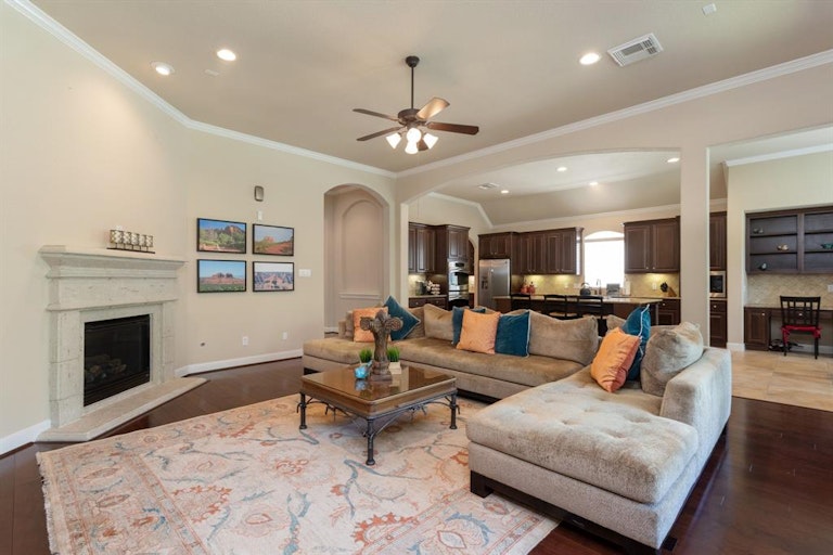Photo 13 of 38 - 18610 N Colony Shore Dr, Cypress, TX 77433