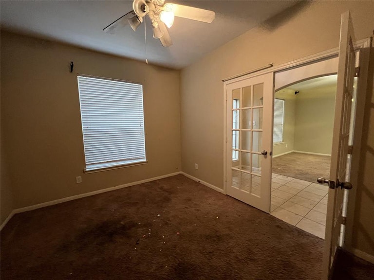 Photo 10 of 31 - 15035 Summer Knoll Ln, Houston, TX 77044