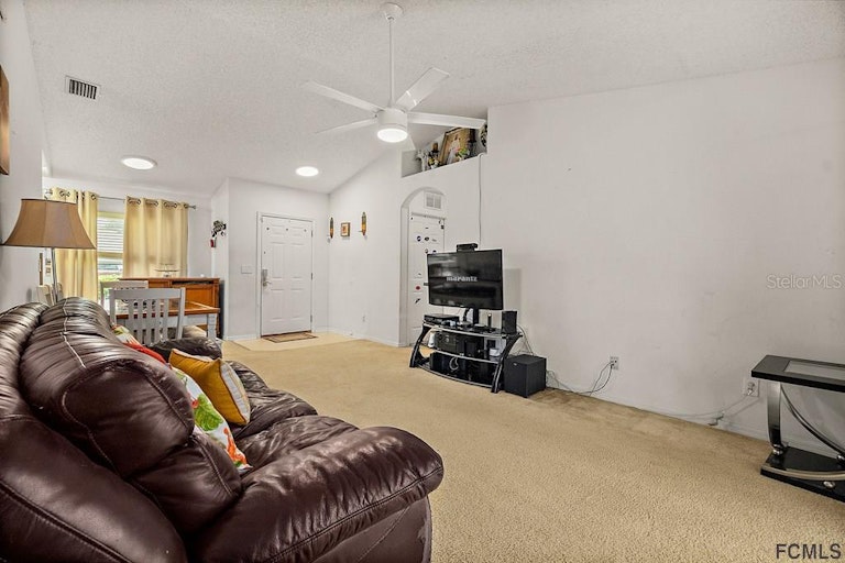 Photo 12 of 39 - 13 Lloshire Path, Palm Coast, FL 32164