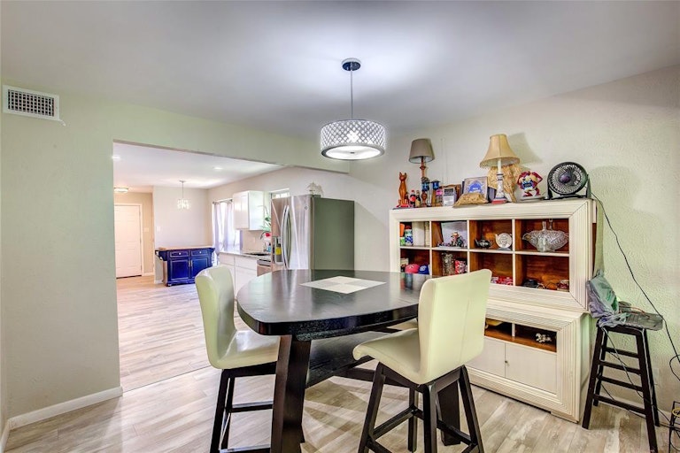Photo 11 of 39 - 2914 Starboard Dr, Rockwall, TX 75087