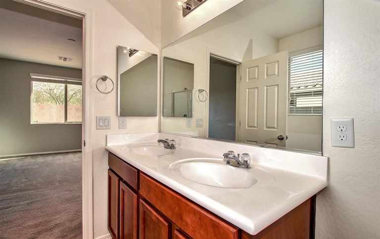 Photo 17 of 28 - 8121 S 23rd Dr, Phoenix, AZ 85041
