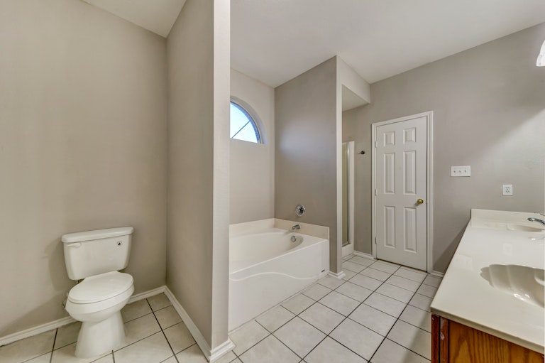 Photo 15 of 29 - 1203 Morningside Dr, Grand Prairie, TX 75052