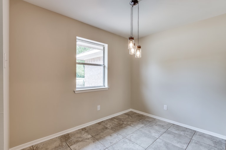 Photo 8 of 21 - 214 E 4th St, Anna, TX 75409