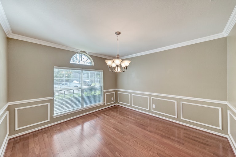 Photo 11 of 28 - 2225 Park Hurst Dr, Arlington, TX 76001