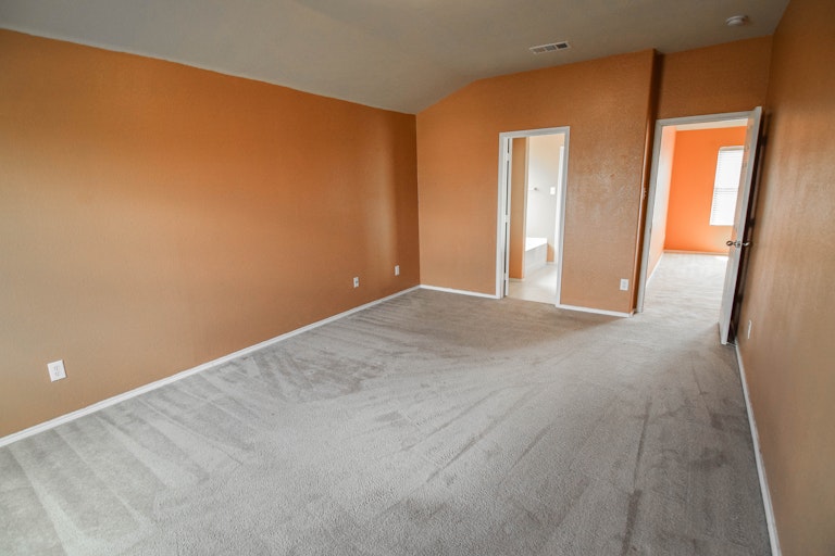 Photo 28 of 37 - 1701 Grassy View Dr, Fort Worth, TX 76131