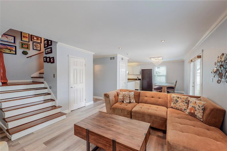 Photo 4 of 28 - 5021 N Hall St, Dallas, TX 75235
