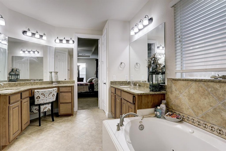 Photo 18 of 32 - 3910 Randle Ridge Ct, Fulshear, TX 77441
