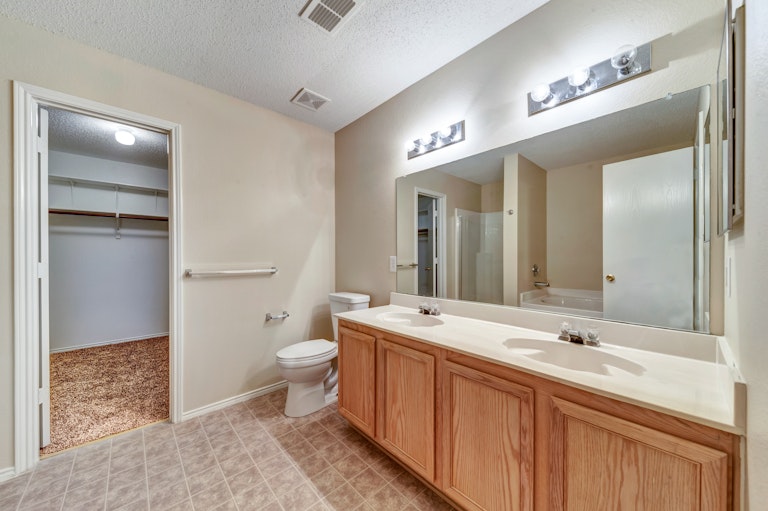 Photo 17 of 30 - 1202 Wisdom Dr, Cedar Hill, TX 75104