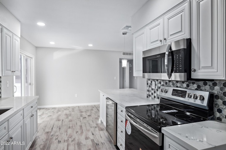 Photo 13 of 53 - 15224 N Agua Fria Dr, Sun City, AZ 85351