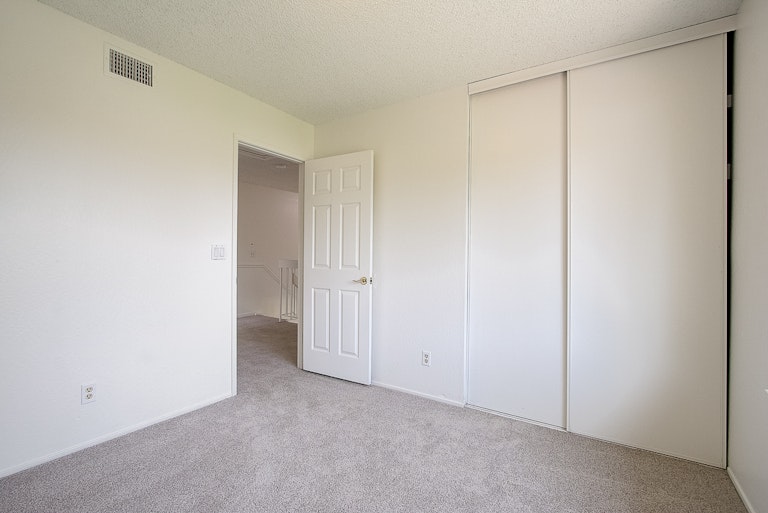 Photo 31 of 44 - 8017 Stone Canyon Cir, Citrus Heights, CA 95610