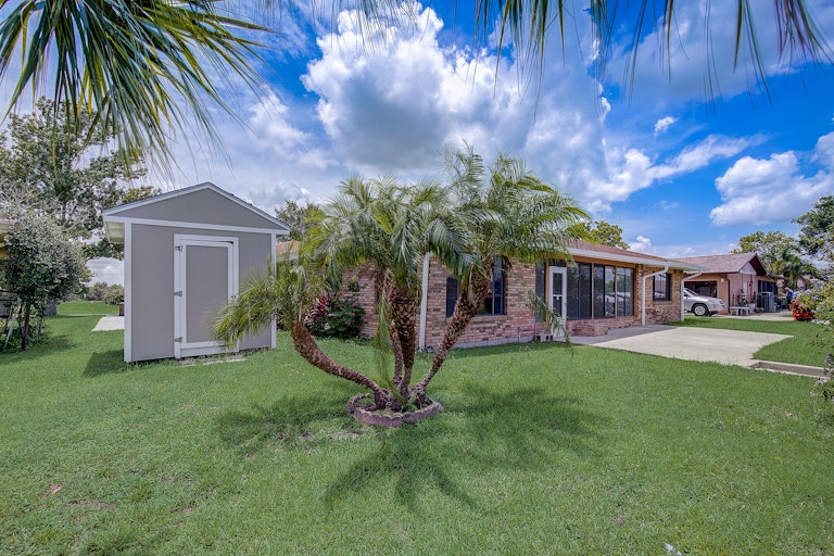 Photo 13 of 32 - 2401 Harris Blvd, Kissimmee, FL 34746