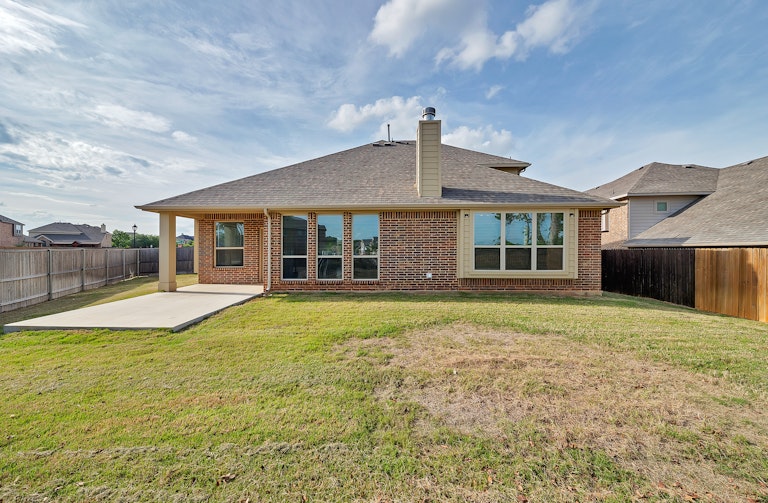 Photo 6 of 33 - 1204 Barberry Dr, Burleson, TX 76028