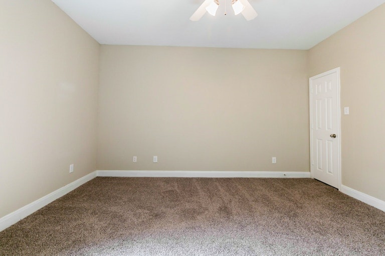Photo 13 of 24 - 5602 Post Oak Manor Dr, Houston, TX 77085