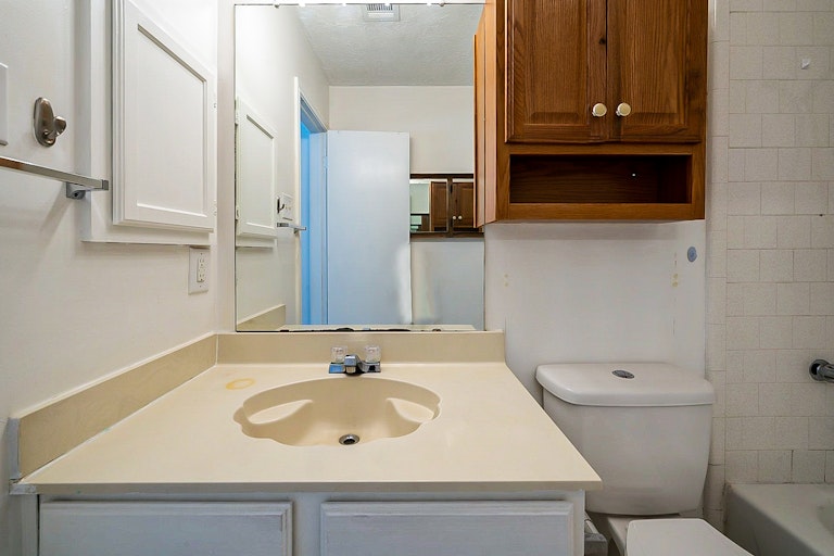 Photo 20 of 28 - 26 Parkbriar Cir, Baytown, TX 77521