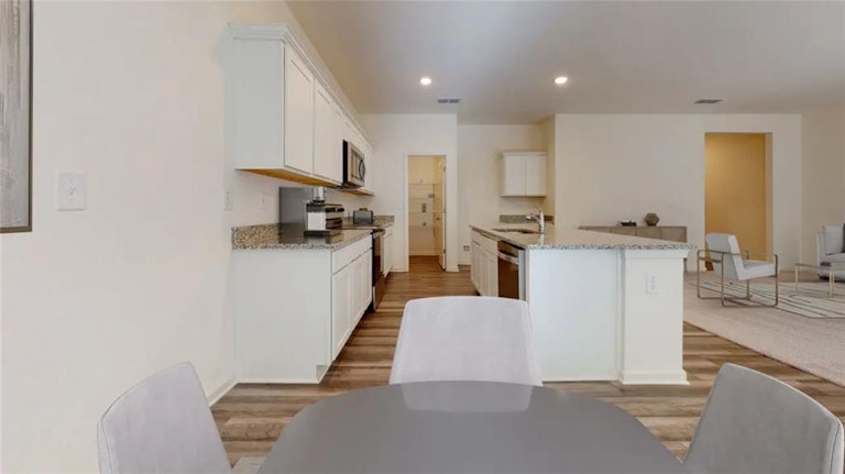 Photo 5 of 17 - 363 Greenwalk Pl, Hoschton, GA 30548