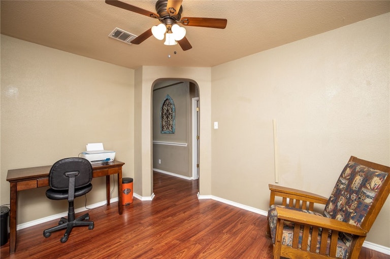Photo 18 of 40 - 376 Solitaire Path, New Braunfels, TX 78130