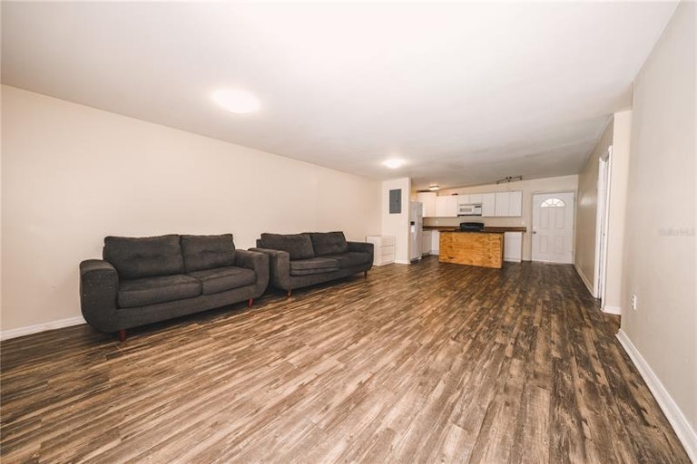 Photo 7 of 14 - 2615 19th St, Sarasota, FL 34234