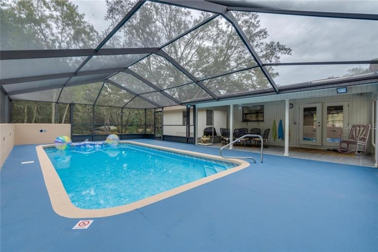 Photo 8 of 11 - 34049 Woodland Cir, Dade City, FL 33523