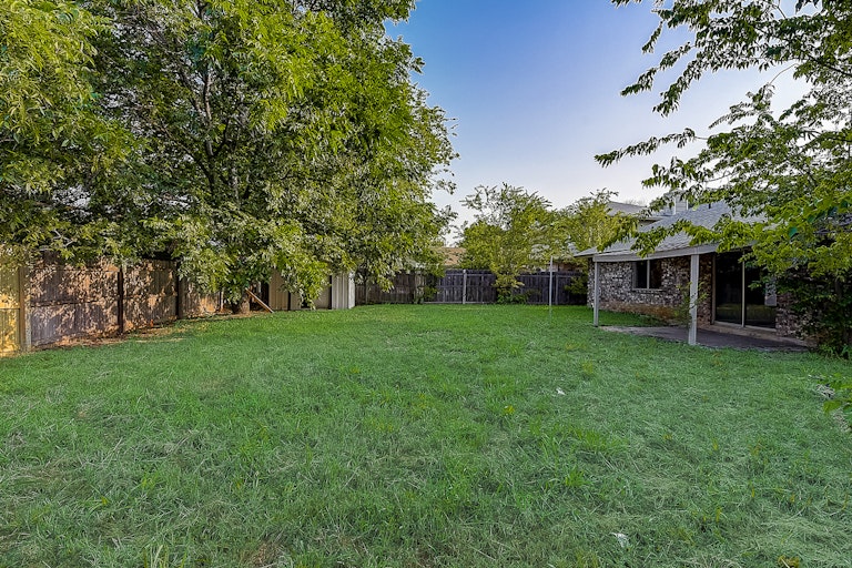 Photo 20 of 42 - 7517 Evergreen Dr, Watauga, TX 76148