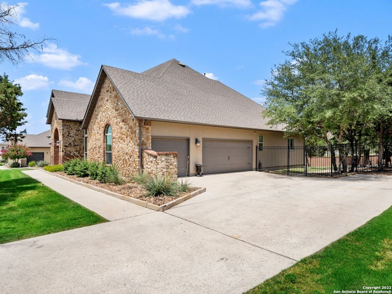 Photo 4 of 45 - 28010 Cascabel Ln, San Antonio, TX 78260