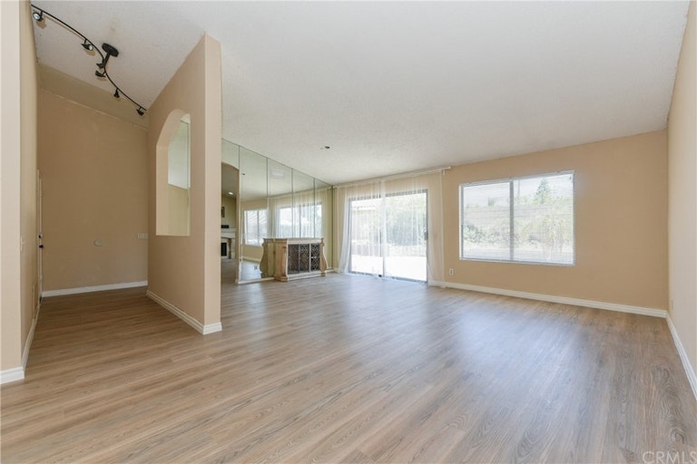 Photo 6 of 46 - 184 Cannon Rd, Riverside, CA 92506