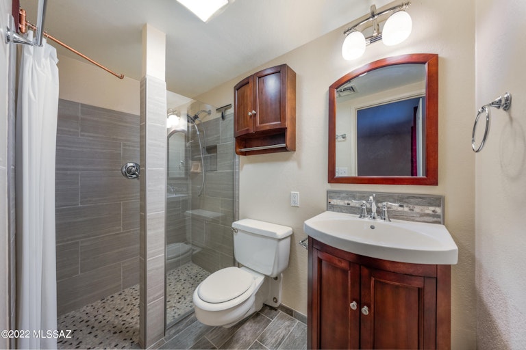 Photo 21 of 39 - 9065 N Shadow Mountain Dr, Tucson, AZ 85704